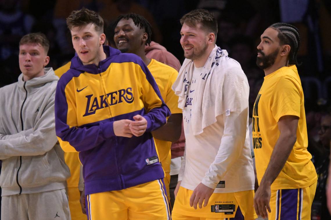 Lakers Rookie’s Pregame Outfit for Knicks Game Catches Attention